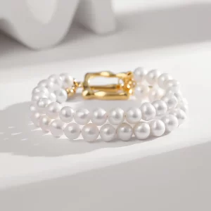 Pearl double-layered bracelet, worn on two loops to enrich the wrist