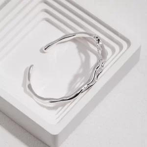 Unique S925 silver bracelet with fashionable appeal