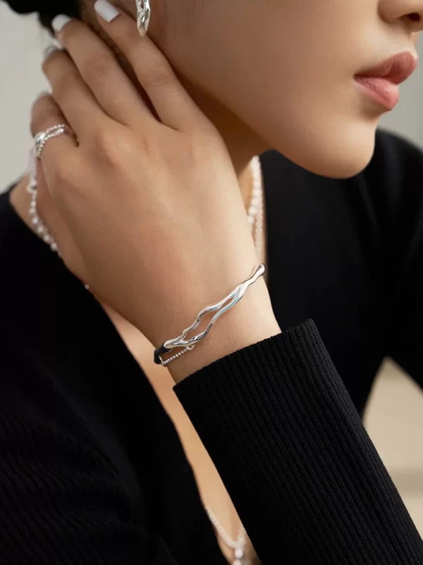 Edgy S925 silver bracelet with unique design