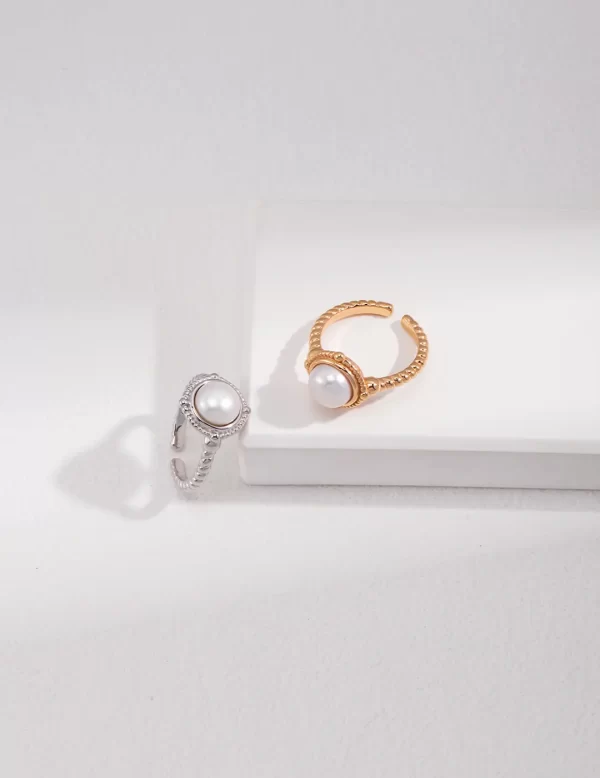 Elegant natural pearl ring in S925 silver, available in silver and gold