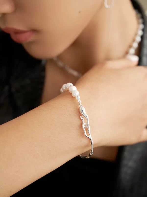 Stylish S925 silver bracelet with a unique water flow design